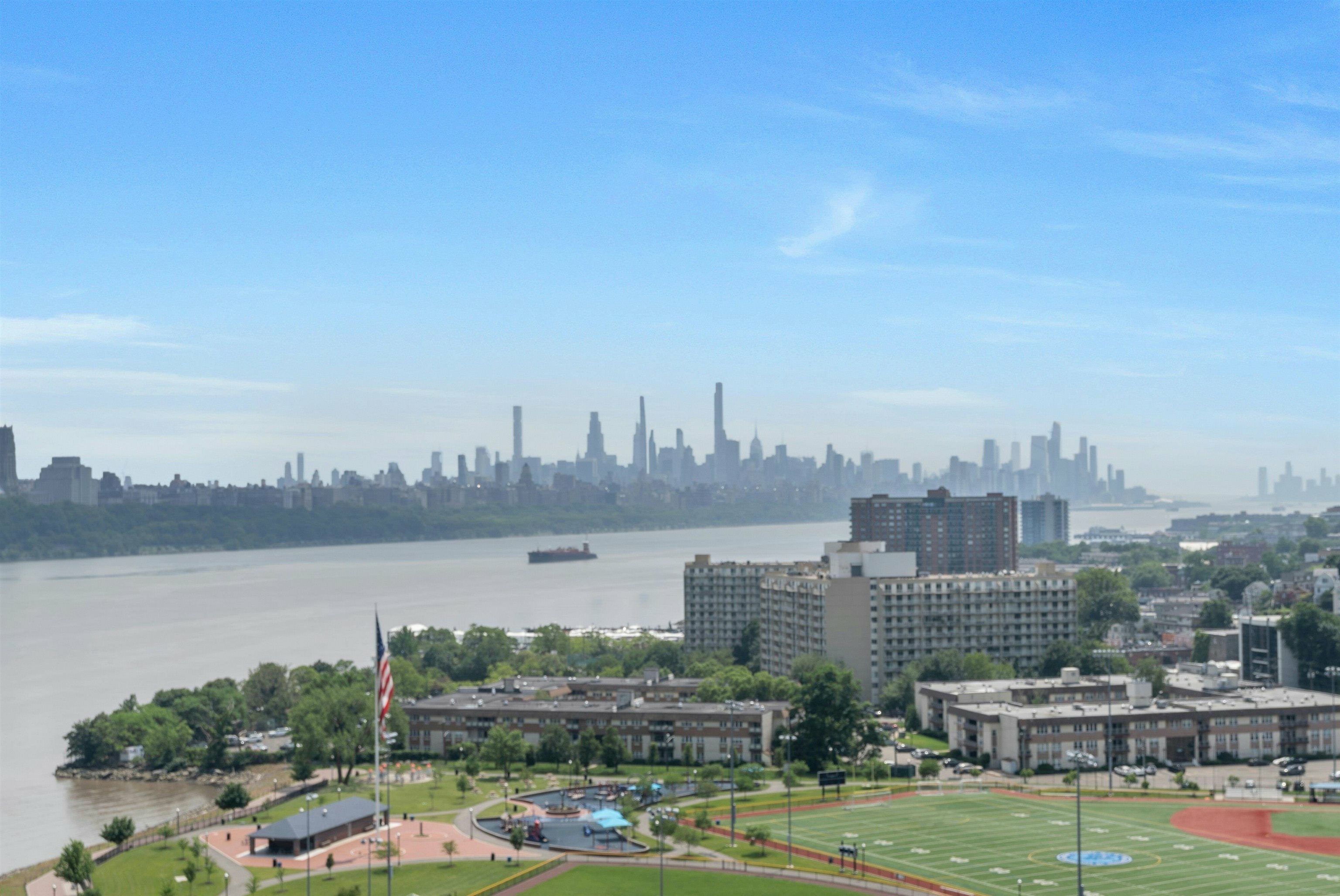 1203 River Rd 19K  Edgewater NJ 07020 photo
