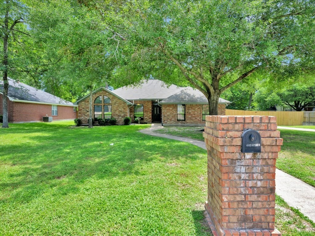 Property Photo:  602 April Drive  TX 75904 