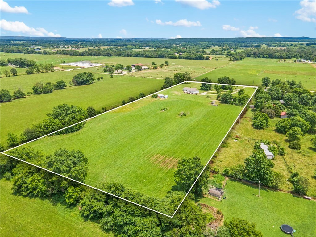 Property Photo: 15321 Guthrie Road AR 72751