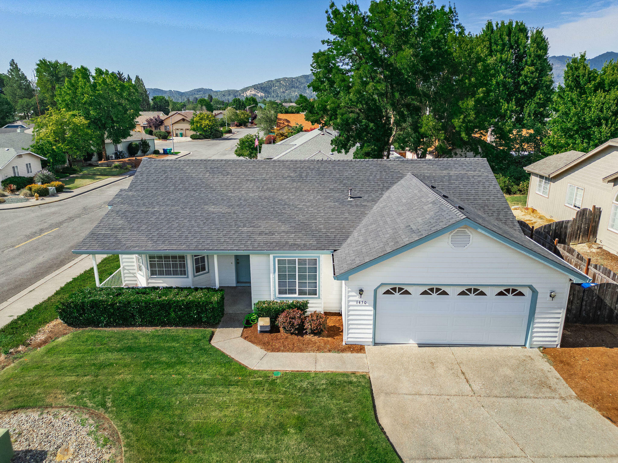 Property Photo: 1450 Westview Drive OR 97527