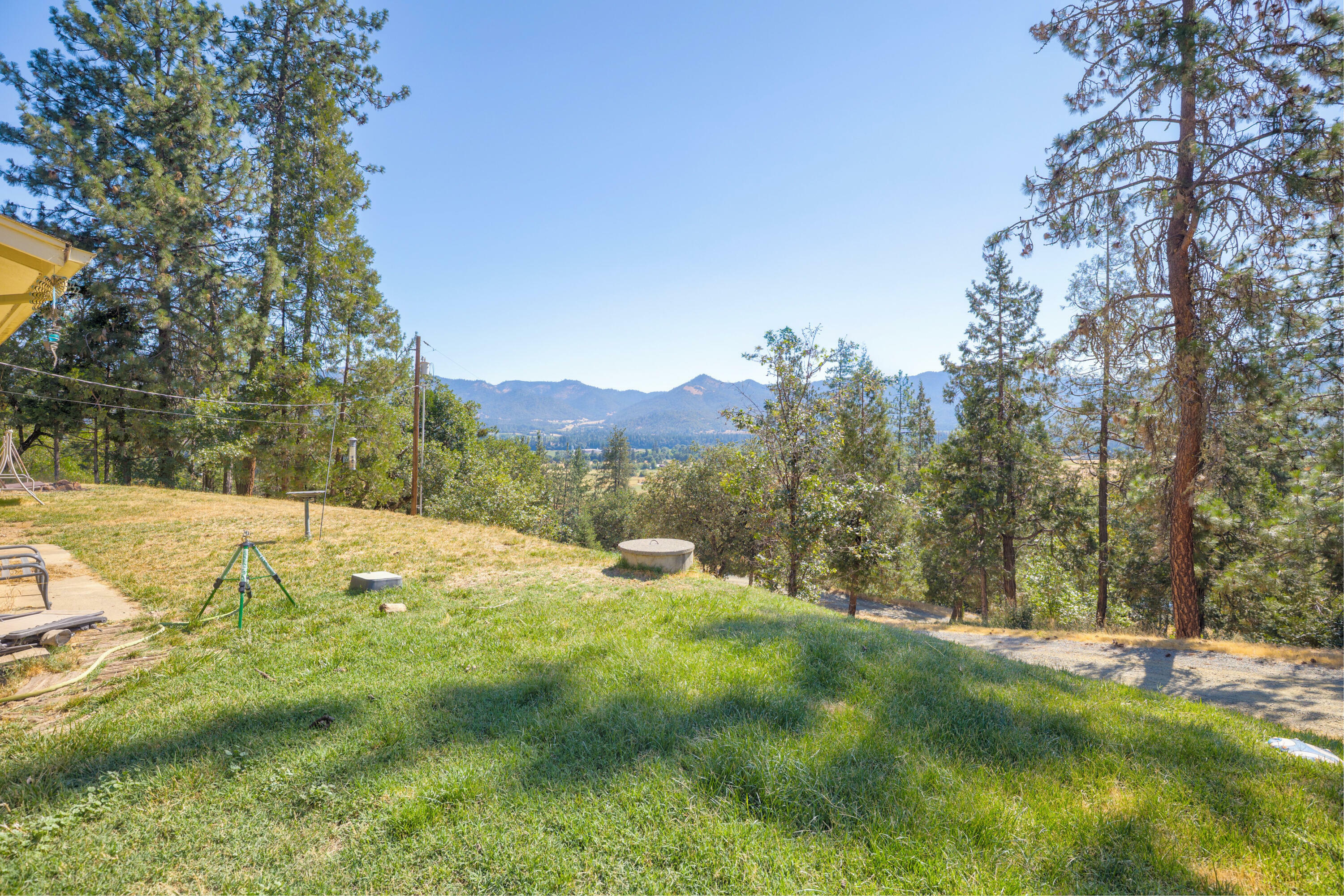Property Photo: 12748 Water Gap Road OR 97544