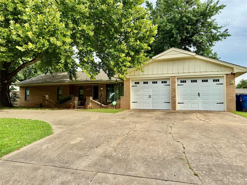 205 Meadowdale Drive  Chickasha OK 73018 photo