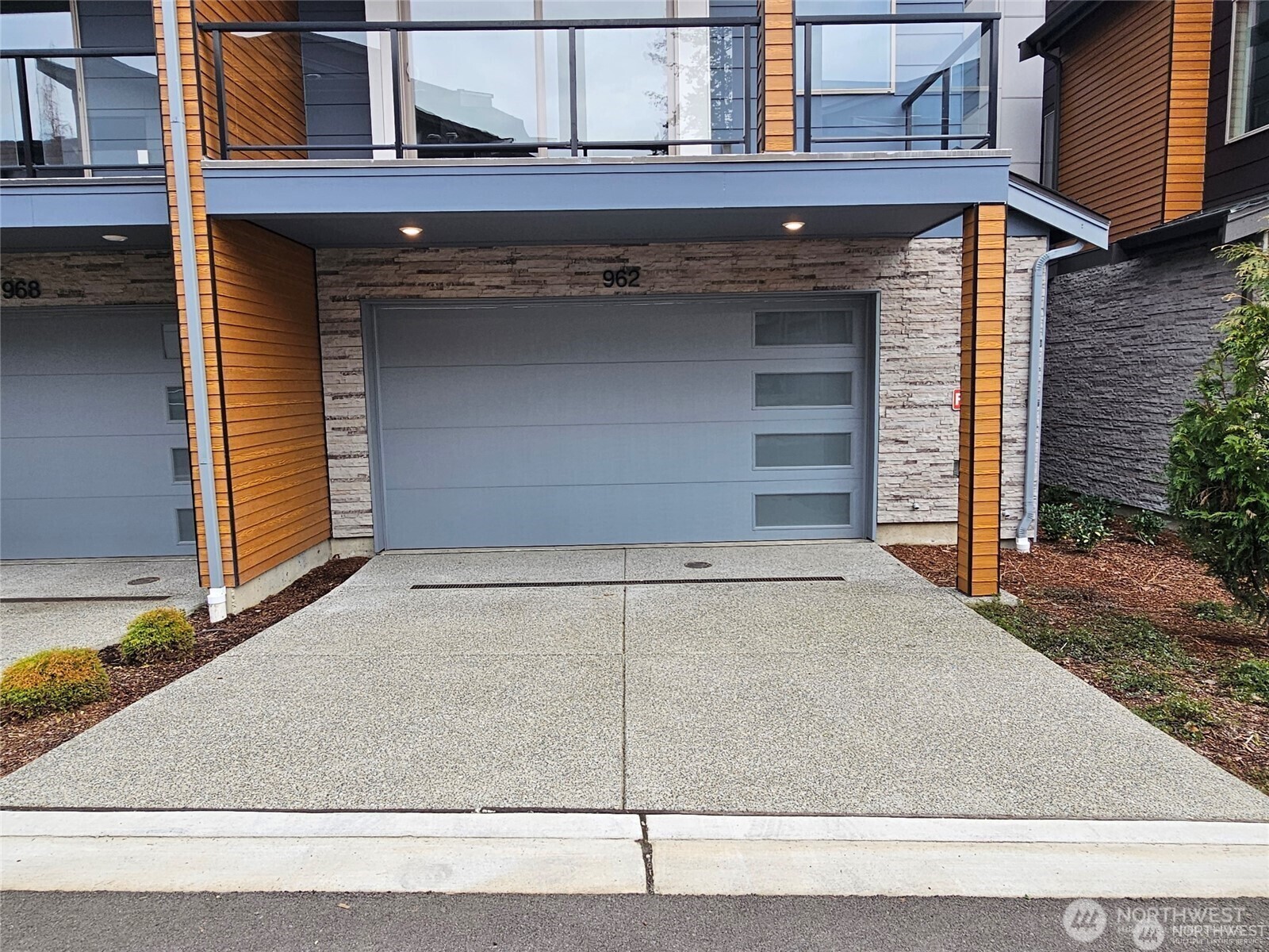 Property Photo: 962 Dove Tail Lane NW 3 WA 98110