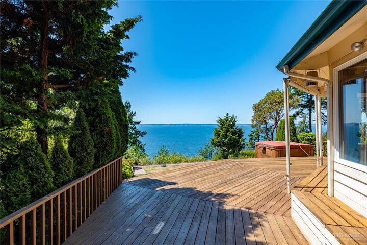 10  Edgewater Drive  Camano Island WA 98282 photo