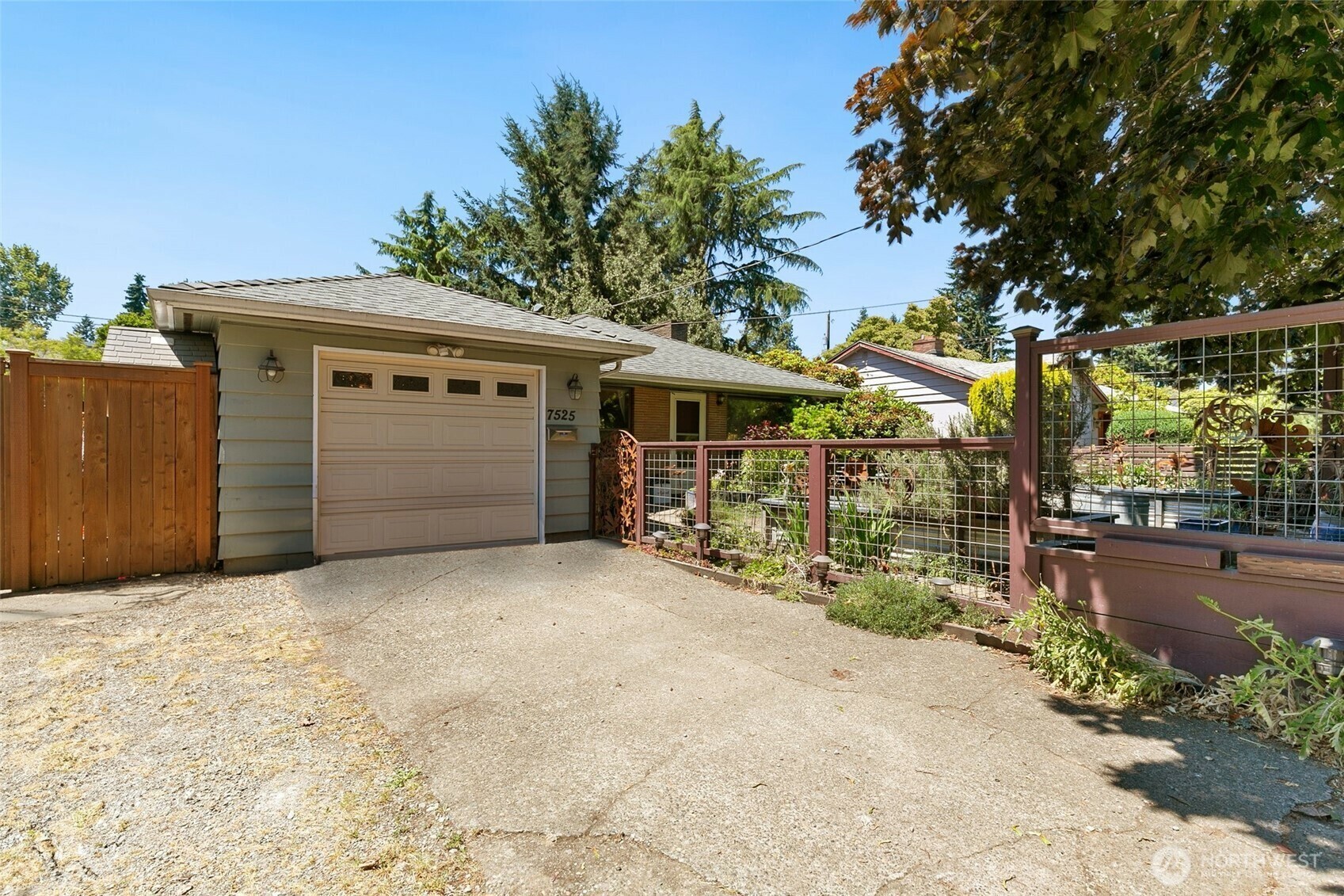 Property Photo:  7525  28th Avenue SW  WA 98126 