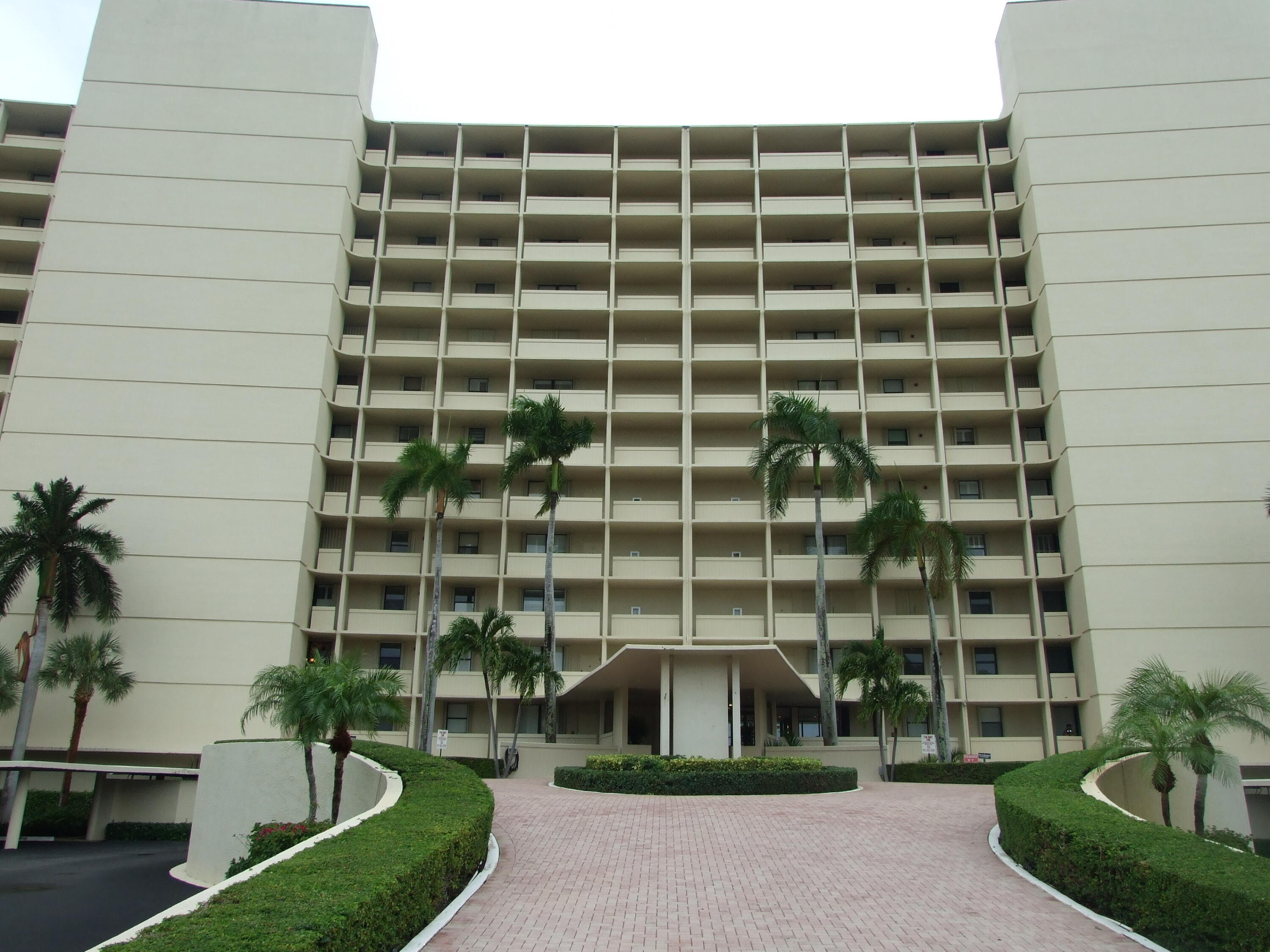 Property Photo: 130 Lakeshore Drive 522 FL 33408