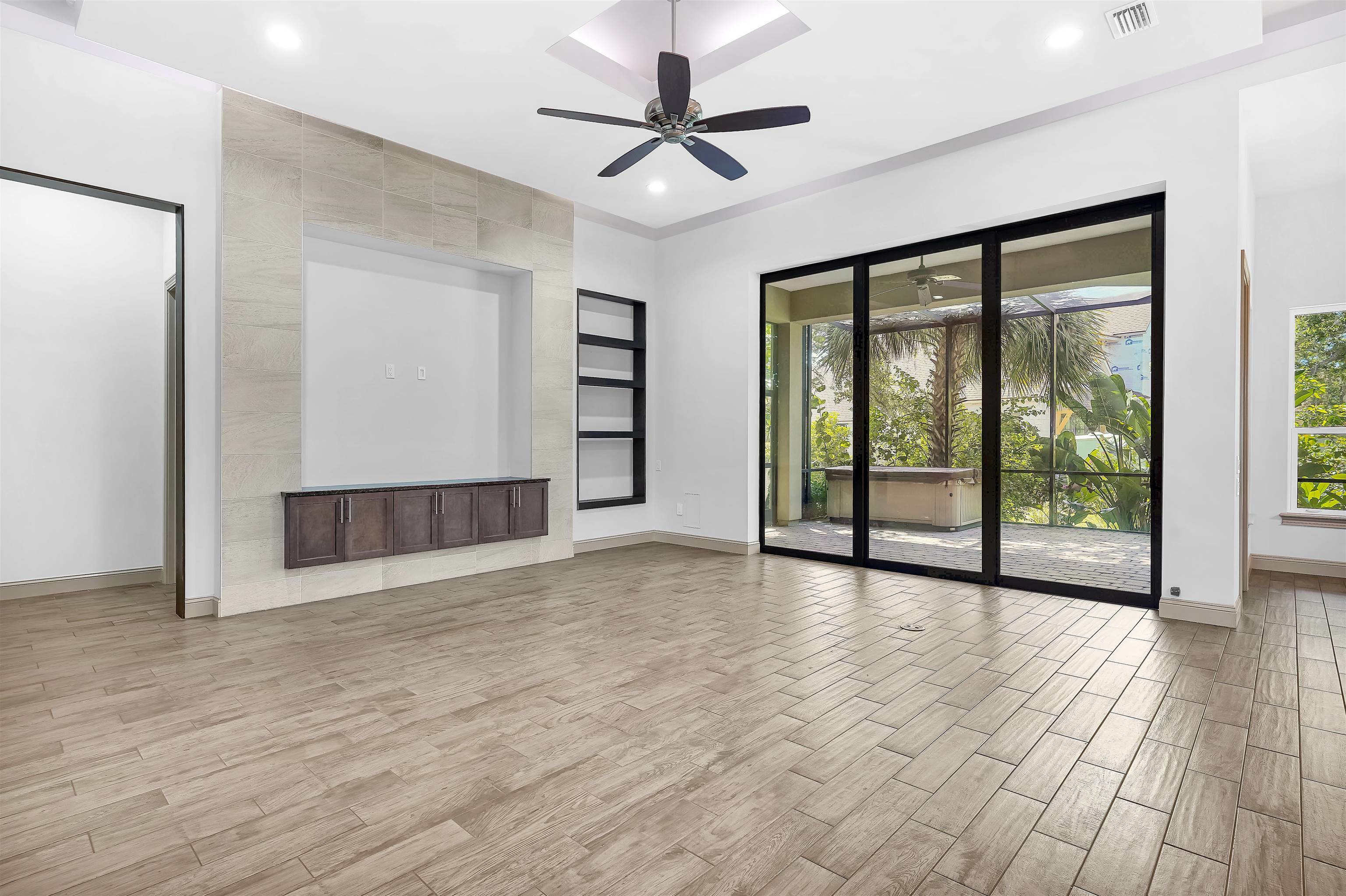 Property Photo:  300 S La Crescenta Dr  FL 32080 