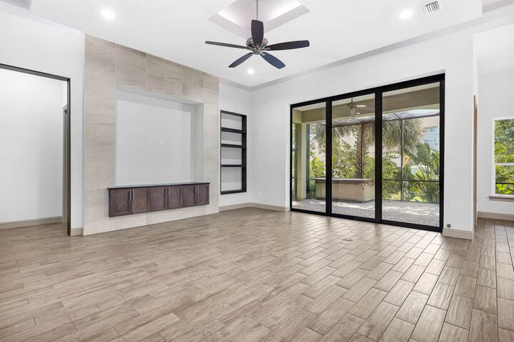 Property Photo: 300 S La Crescenta Dr FL 32080