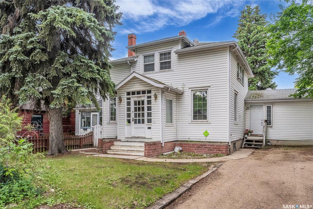 Property Photo:  1121 B Avenue N  SK S7L 1G2 