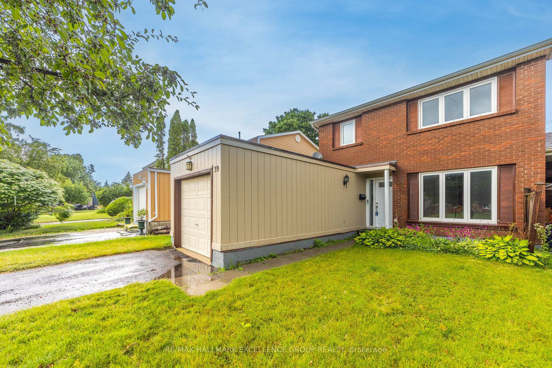 Property Photo:  39 Bartley Crescent  ON K2J 1R9 