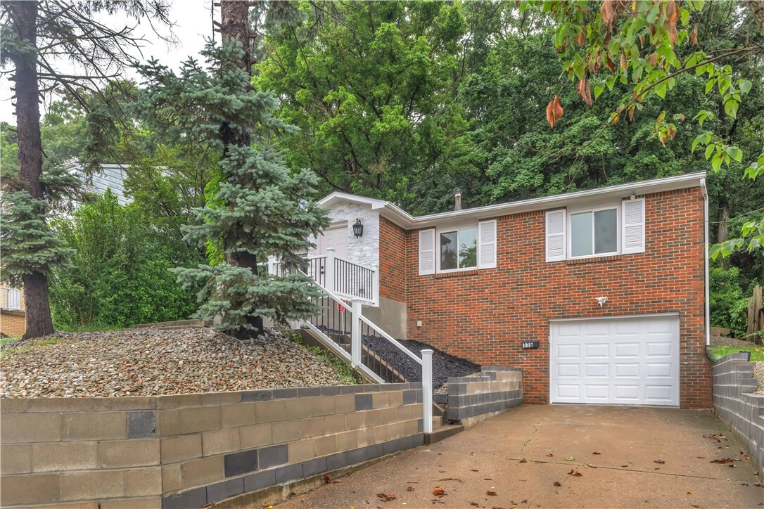 Property Photo:  116 Selvin Dr  PA 15147 