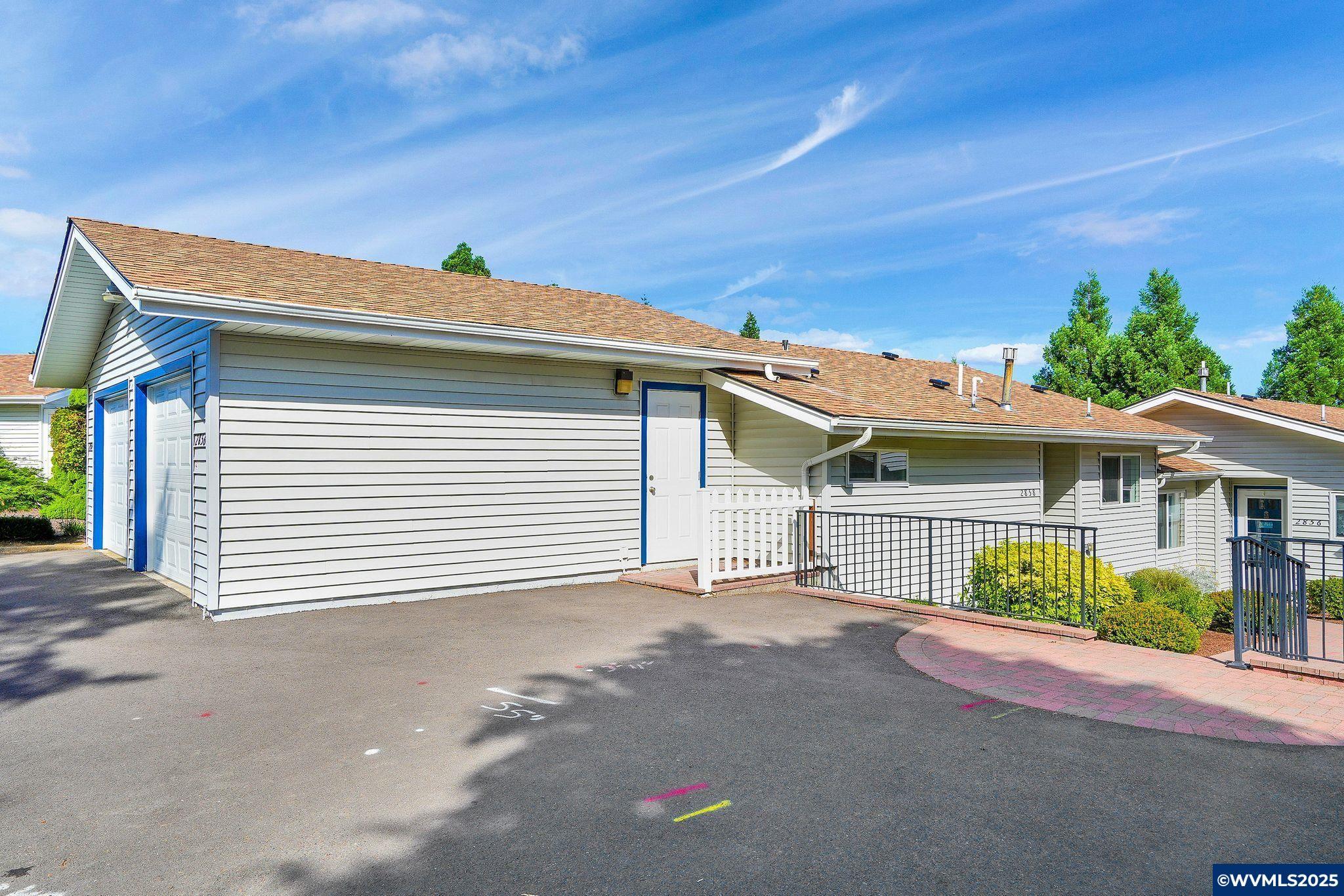 Property Photo: 2858 Oakcrest Dr NW OR 97304