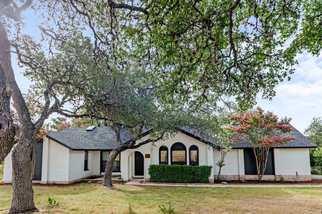 Property Photo: 8401 Persimmon Grove TX 78737