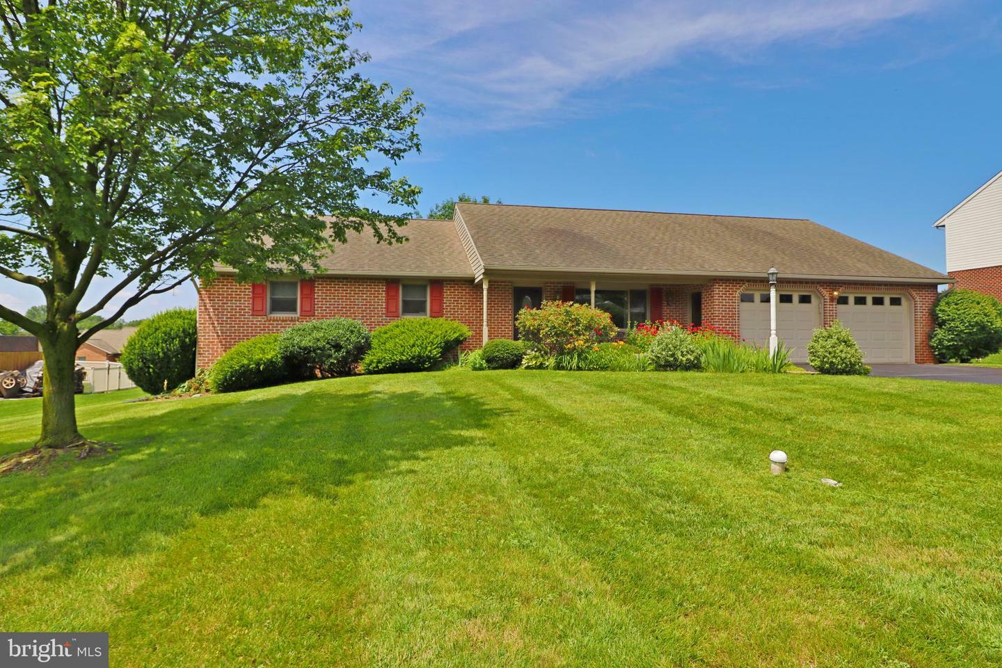 Property Photo: 660 Snyder Hill Road PA 17543