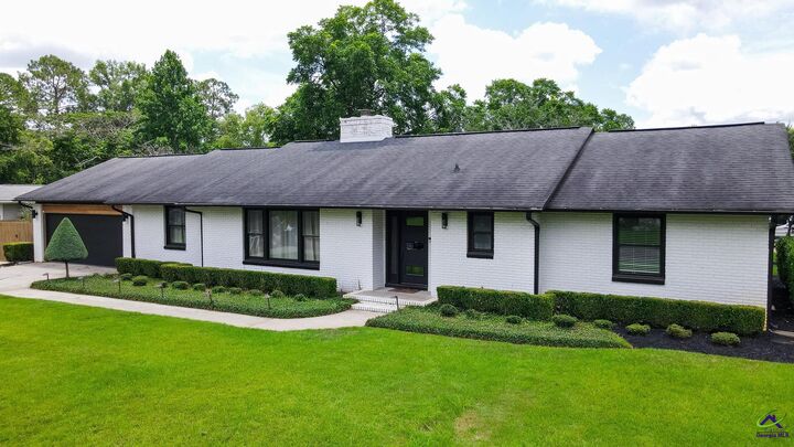Property Photo:  1202 Fairway Drive  GA 31069 