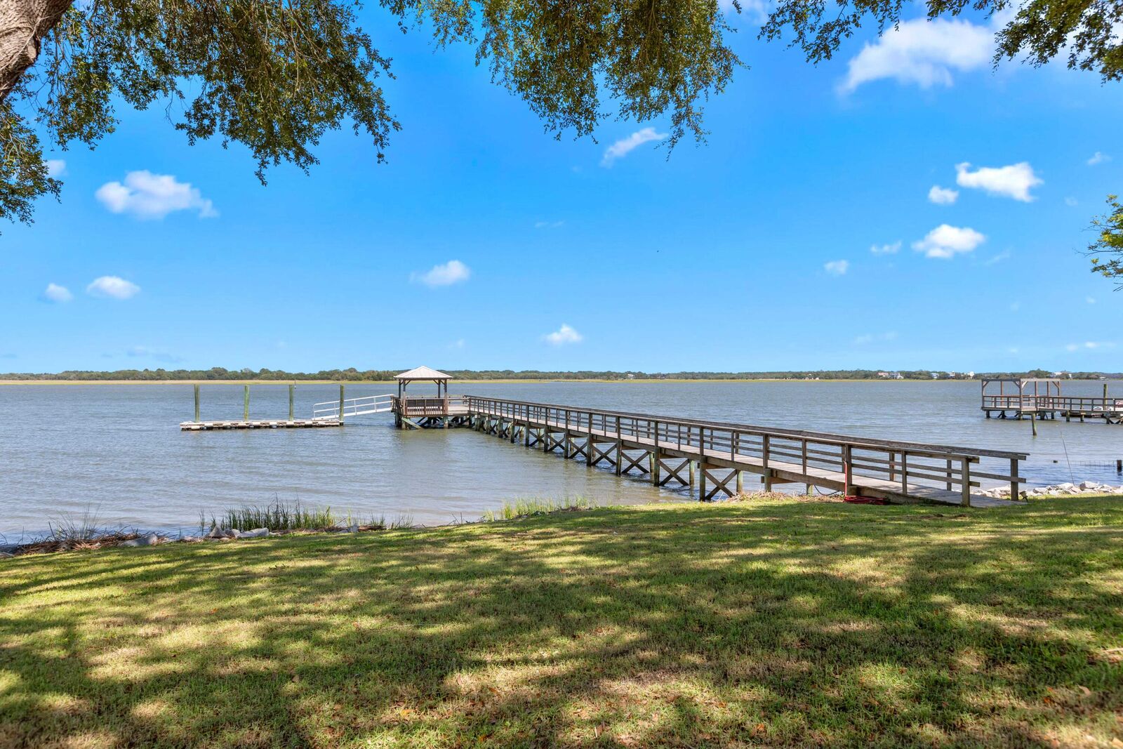 Property Photo: 2432 Hanscombe Point Road SC 29455