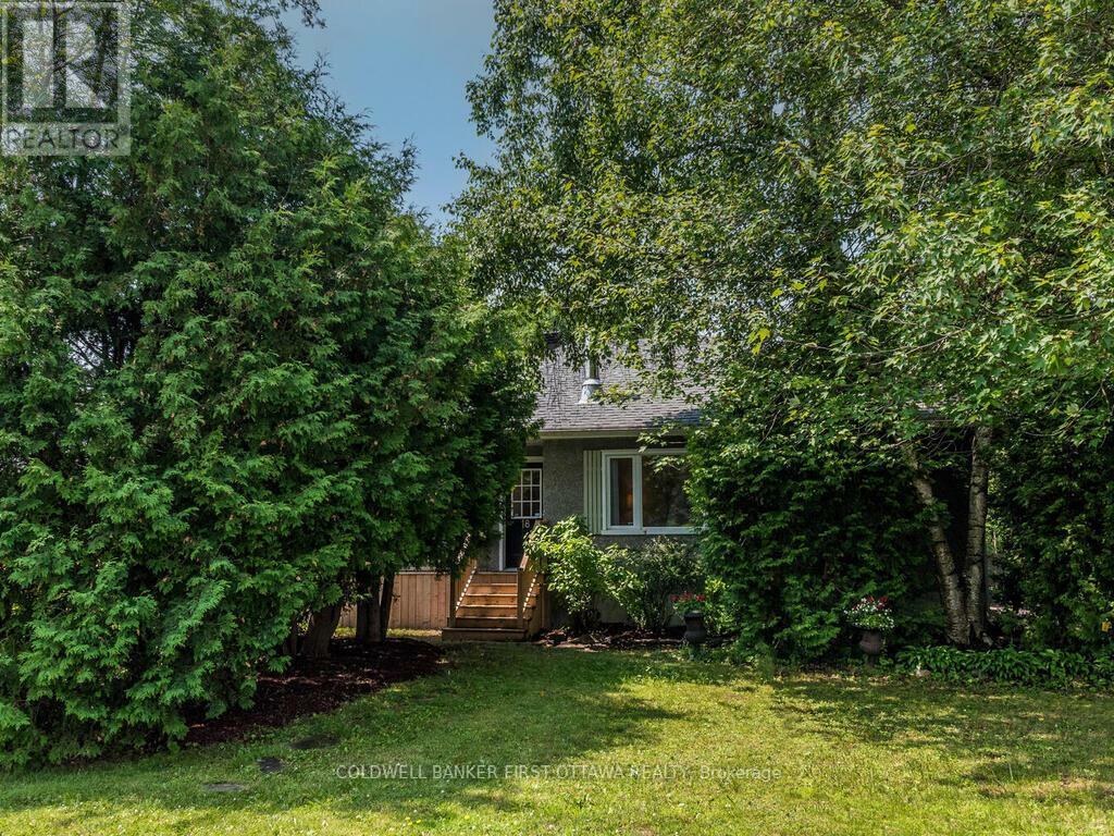 Photo de la propriété: 18 Sutton Place ON K2E 5G3
