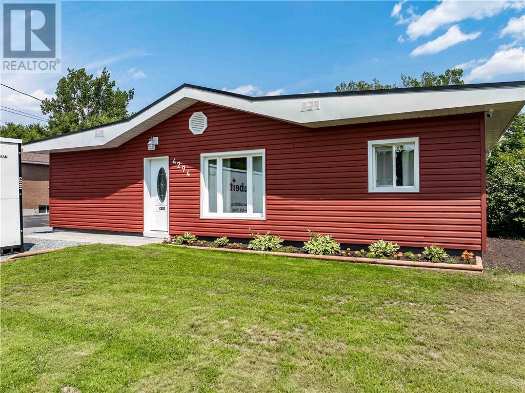 Property Photo: 4294 Roy Avenue ON P3P 1N3