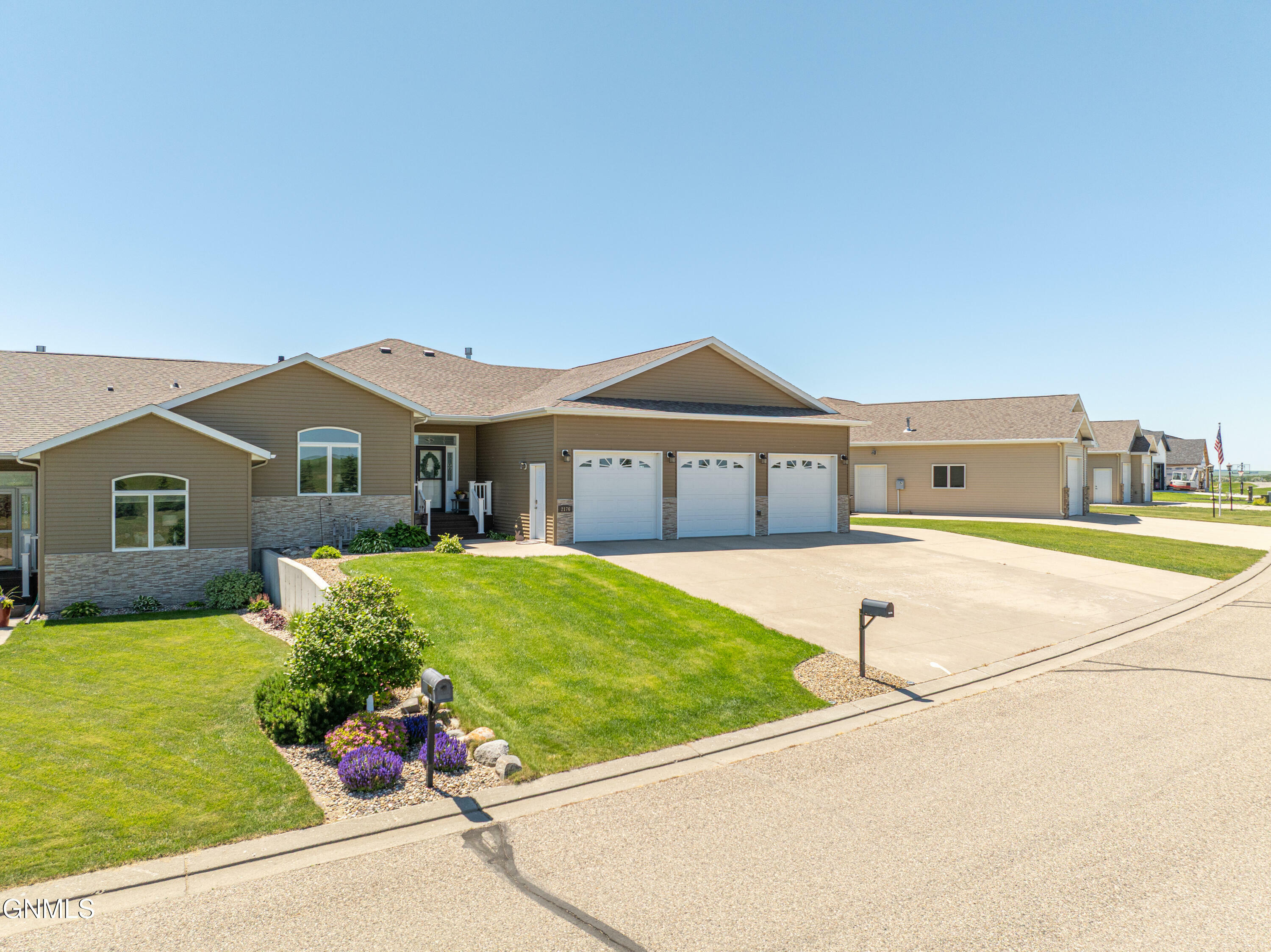 Property Photo: 2176 11K Street SW ND 58577
