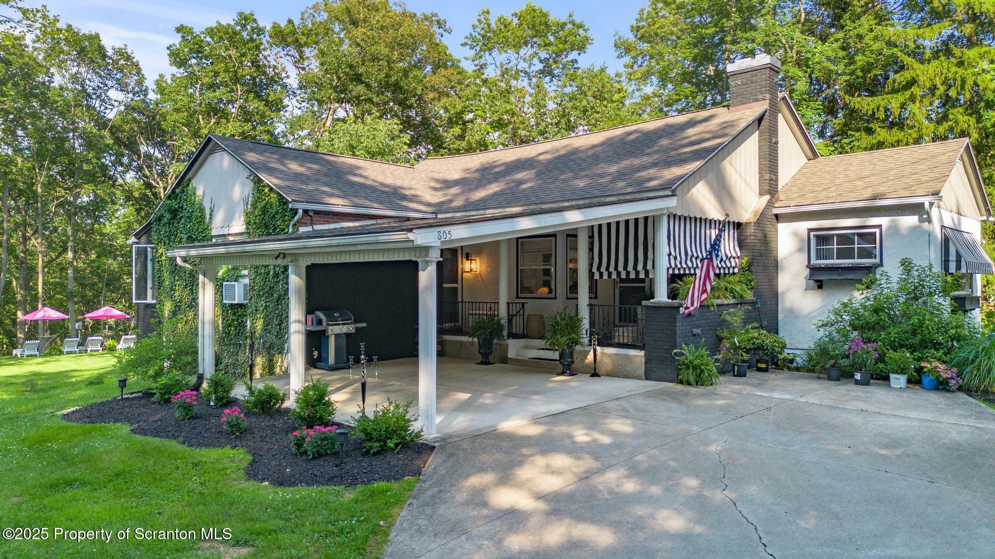 Property Photo: 805 E Mountain Road PA 18505