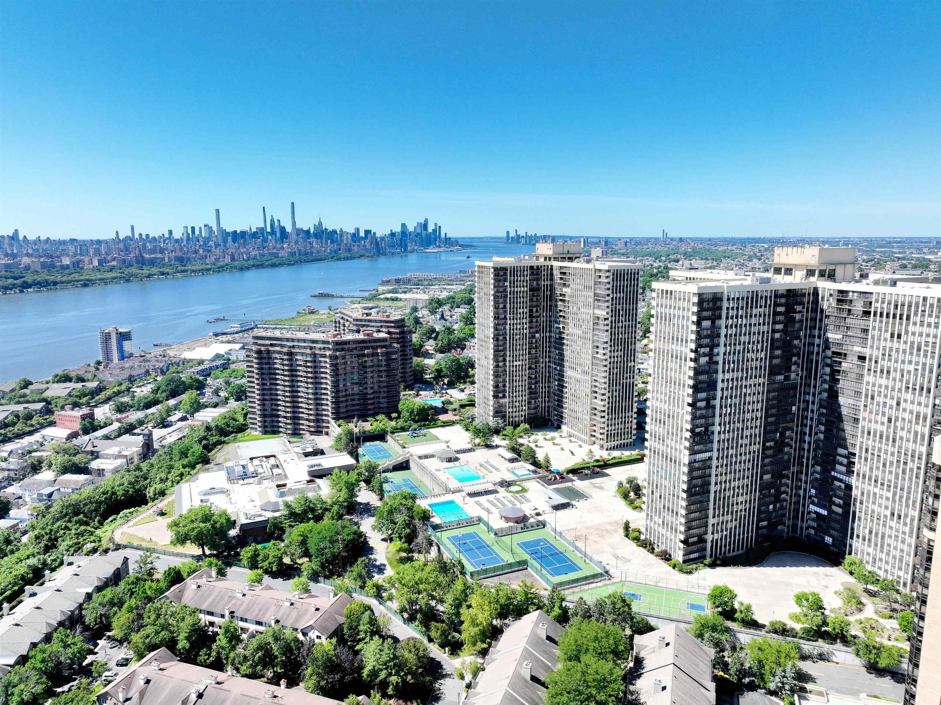 Property Photo: 200 Winston Dr 2116 NJ 07010