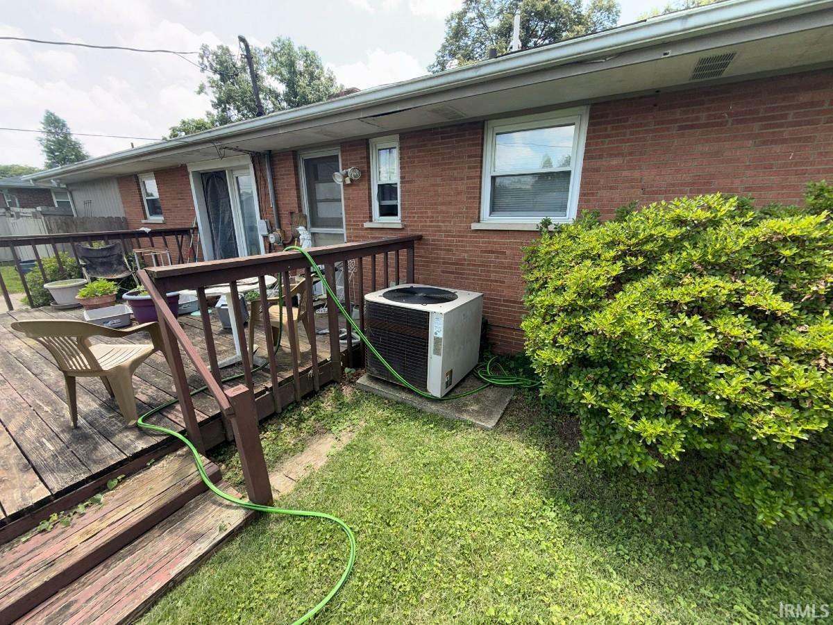 Property Photo: 3900 E Diamond Avenue IN 47715-1806