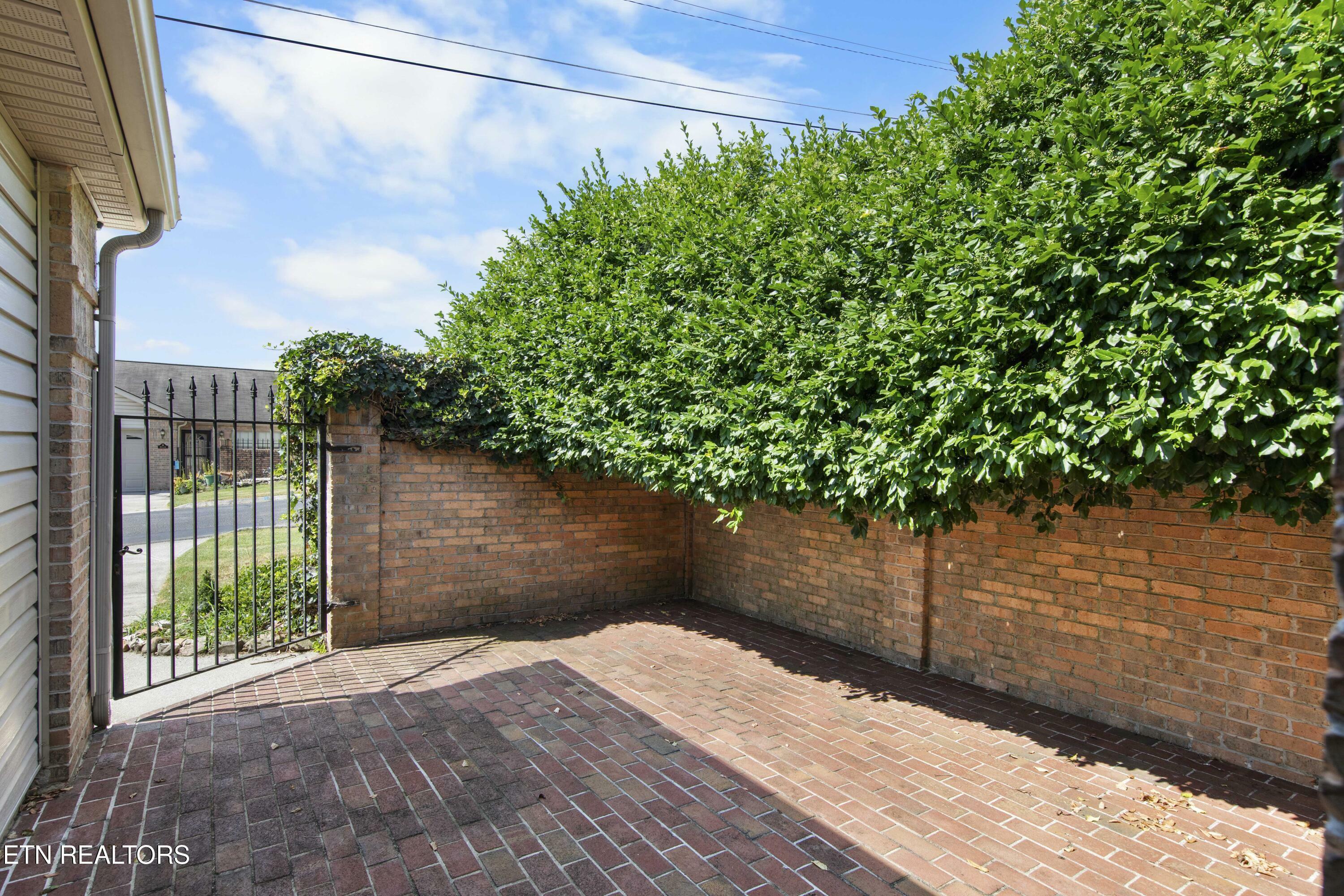 Property Photo: 817 Villaview Way TN 37920