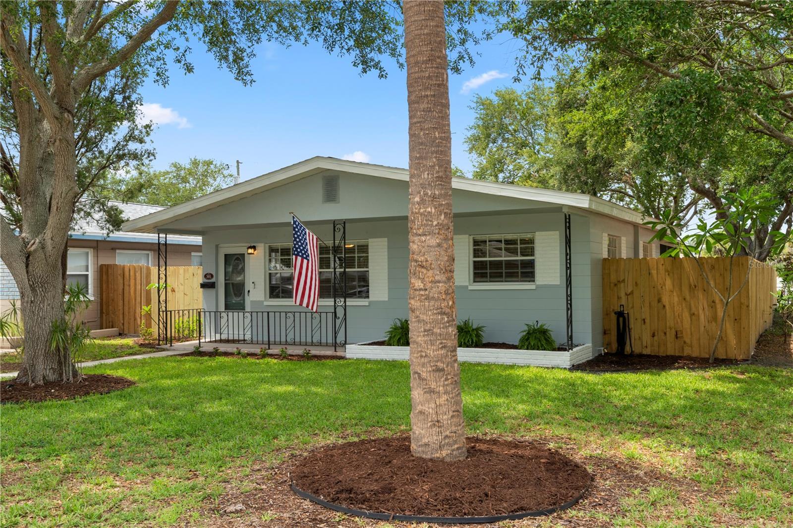 Property Photo:  501 74th Avenue N  FL 33702 