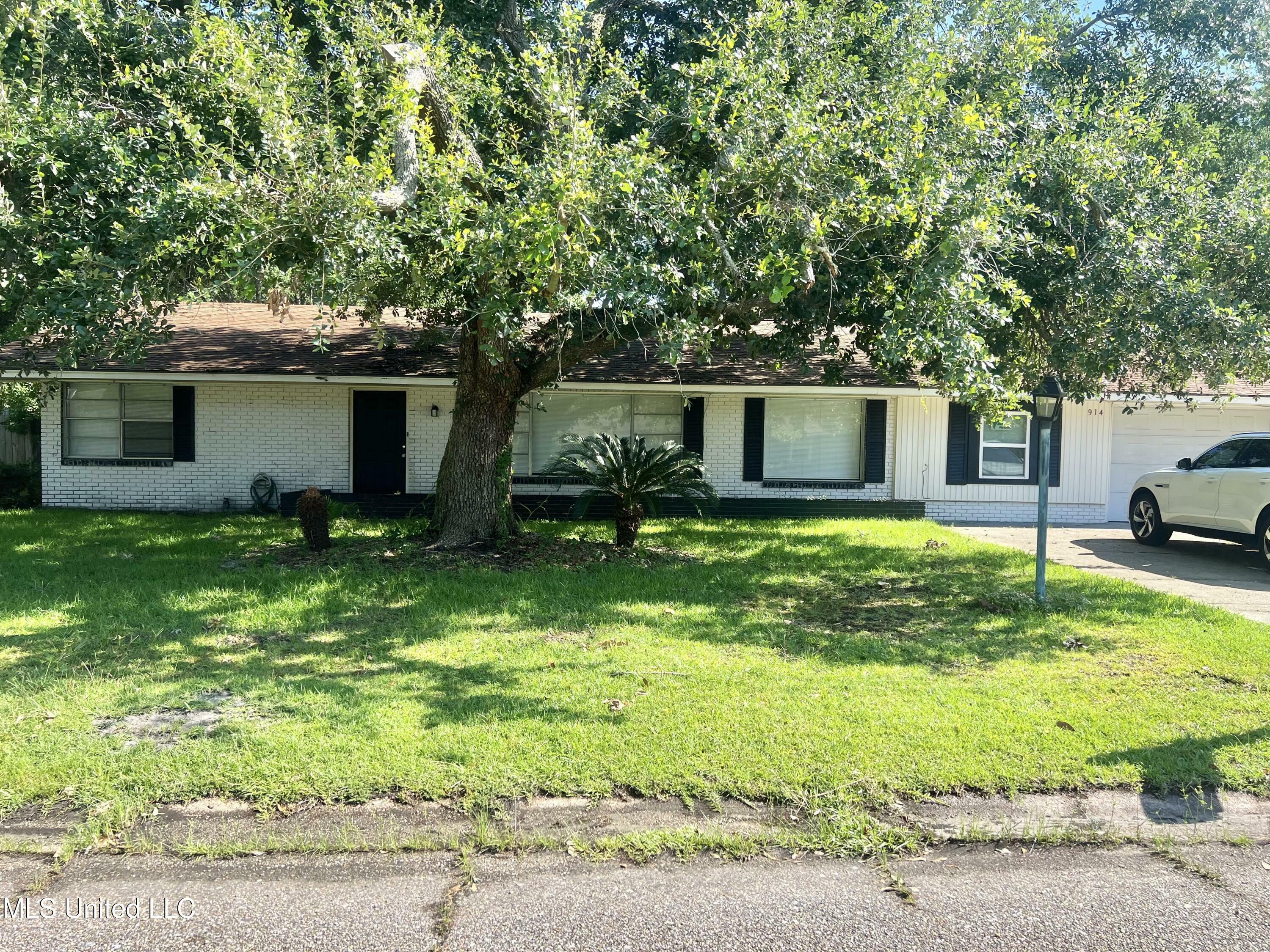 Property Photo: 914 Beatrice Drive MS 39560