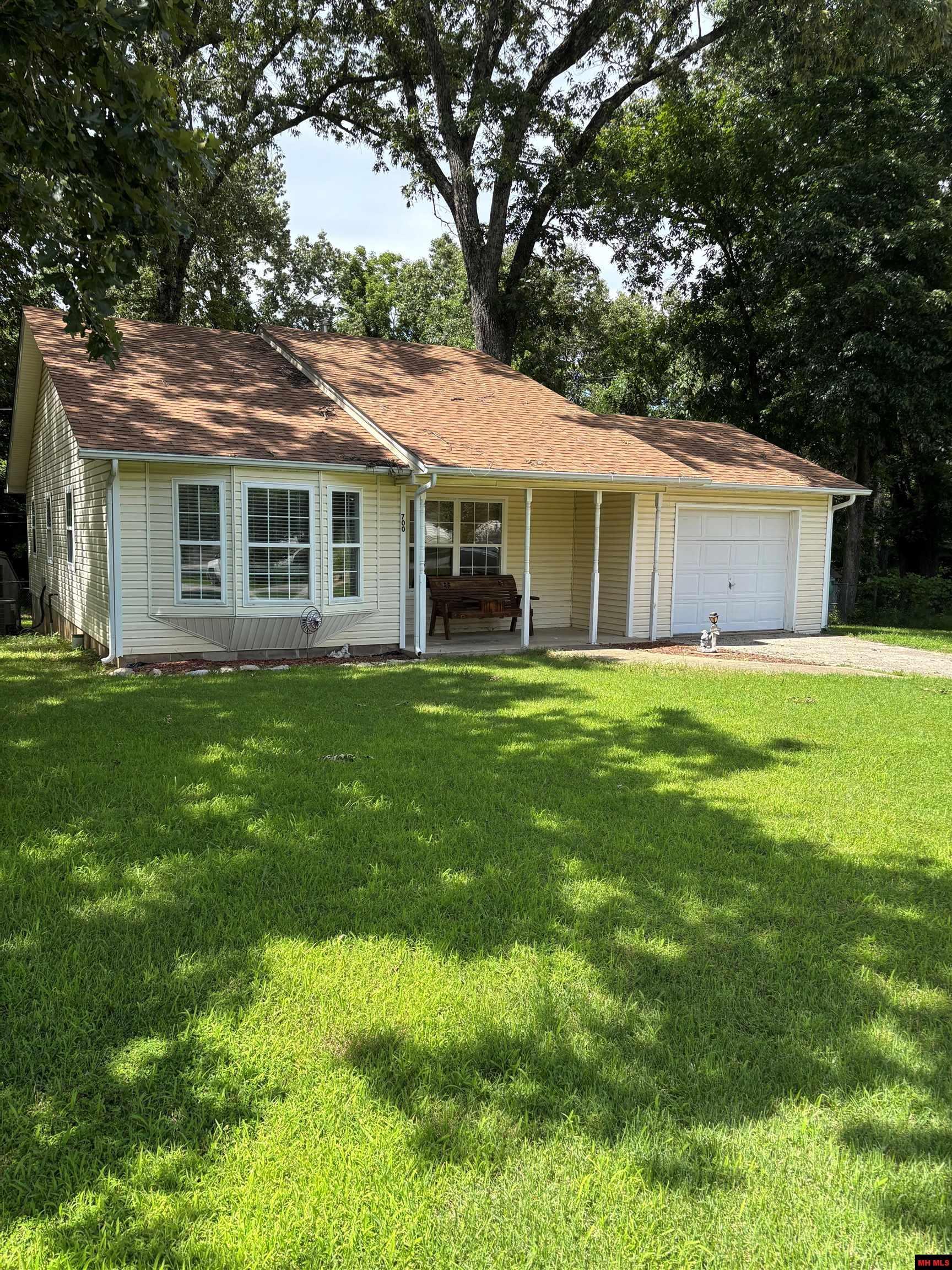 Property Photo: 700 Birdsong Avenue AR 72635