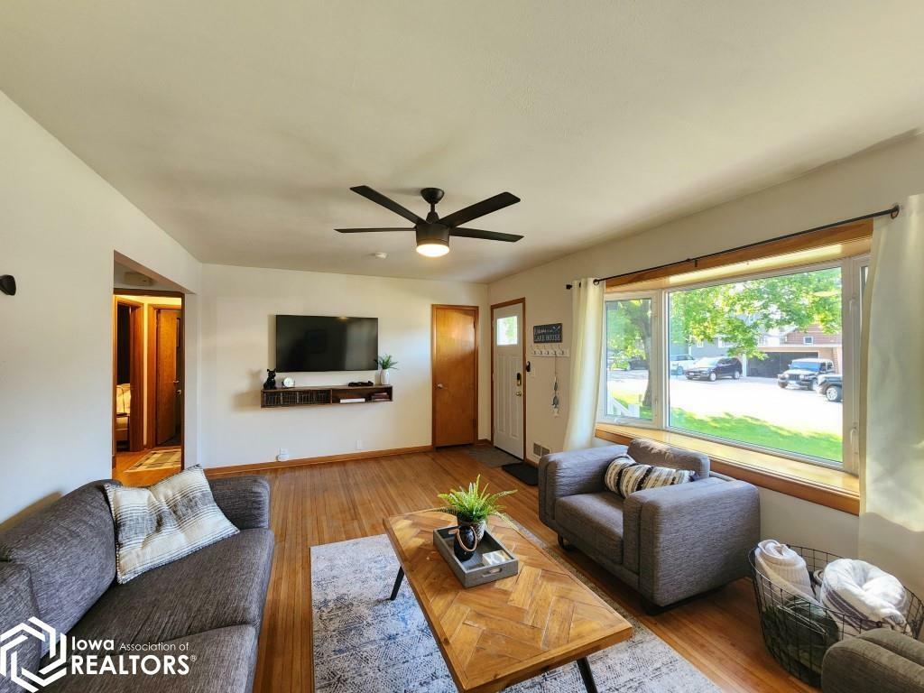 Property Photo: 2112 S Lakeview Drive IA 50428