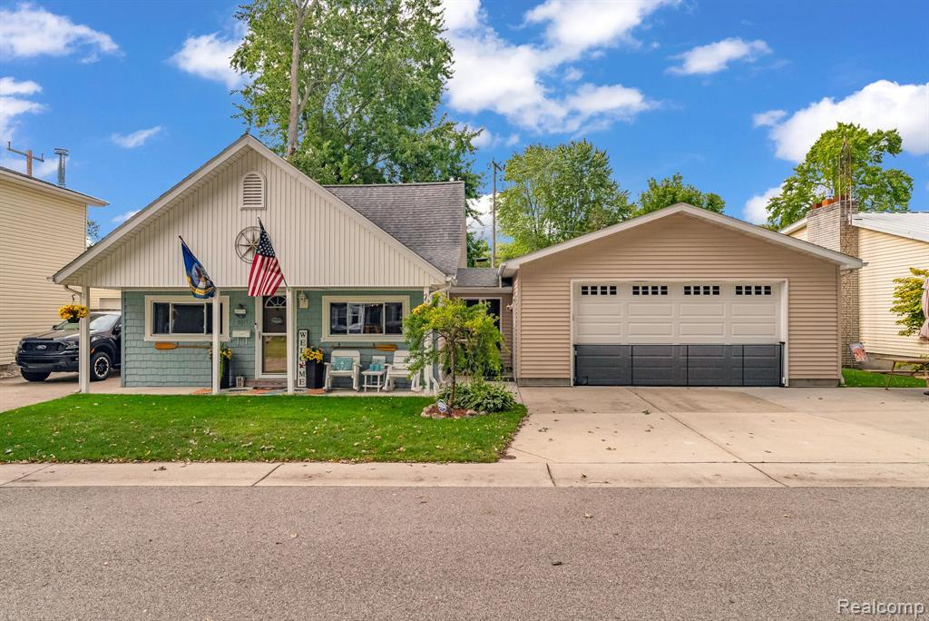 Property Photo: 3017 Elmwood Drive MI 48059 2811