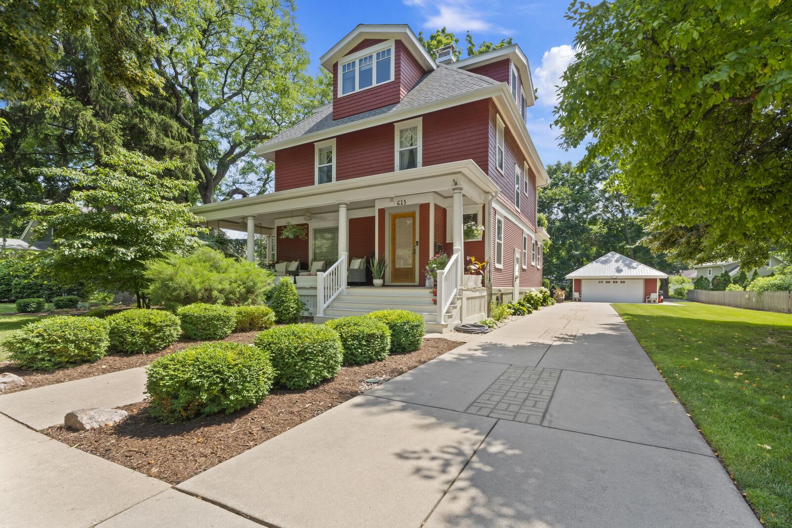 Property Photo:  613 W Labelle Ave  WI 53066 