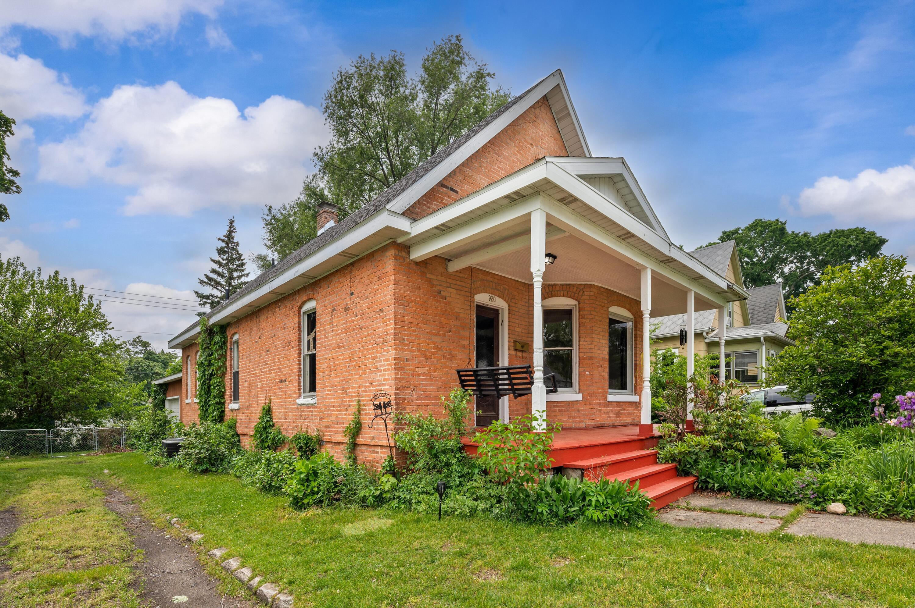 Property Photo:  920 Wisconsin Avenue  MI 49085 
