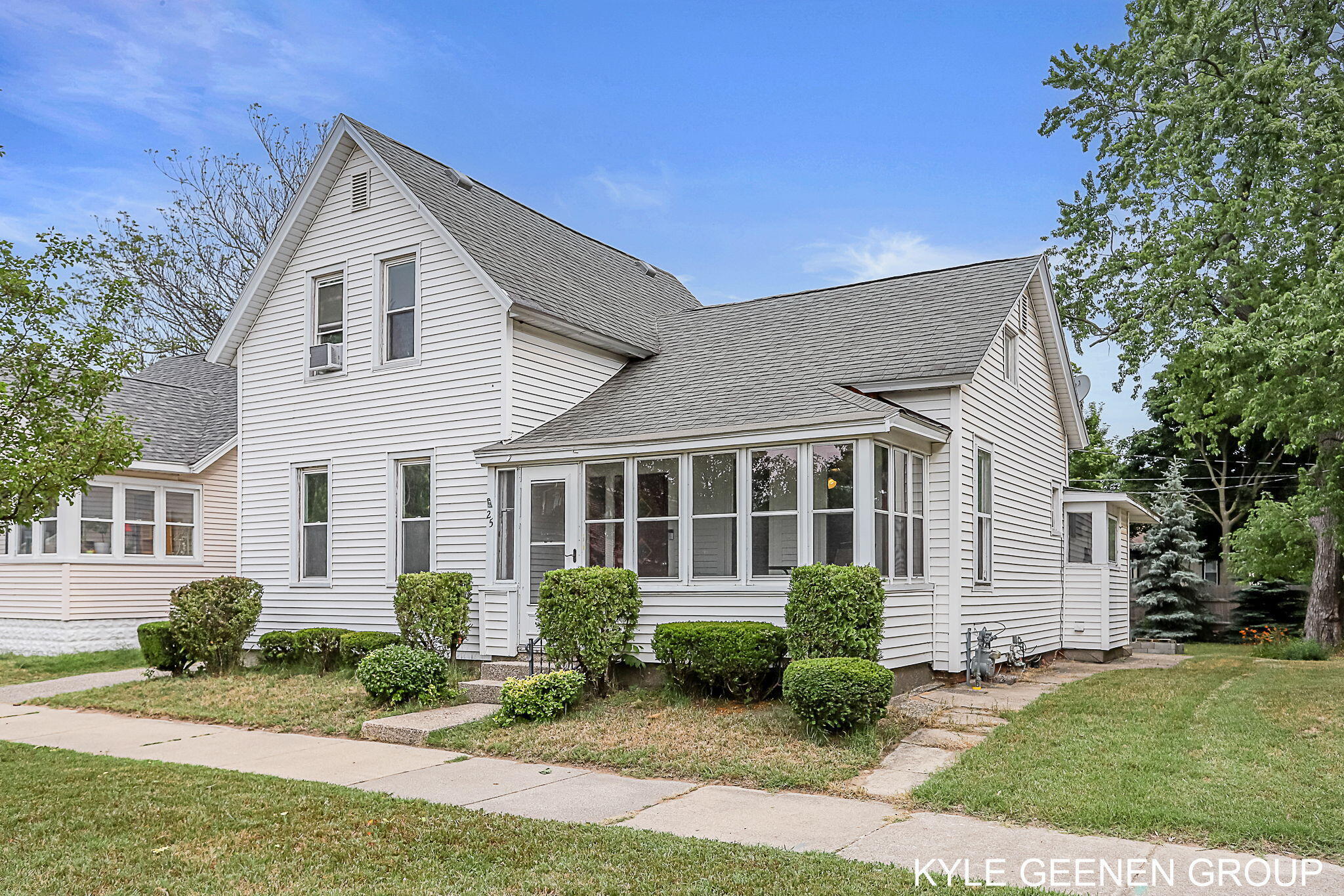 Property Photo: 25 W 14th Street MI 49423