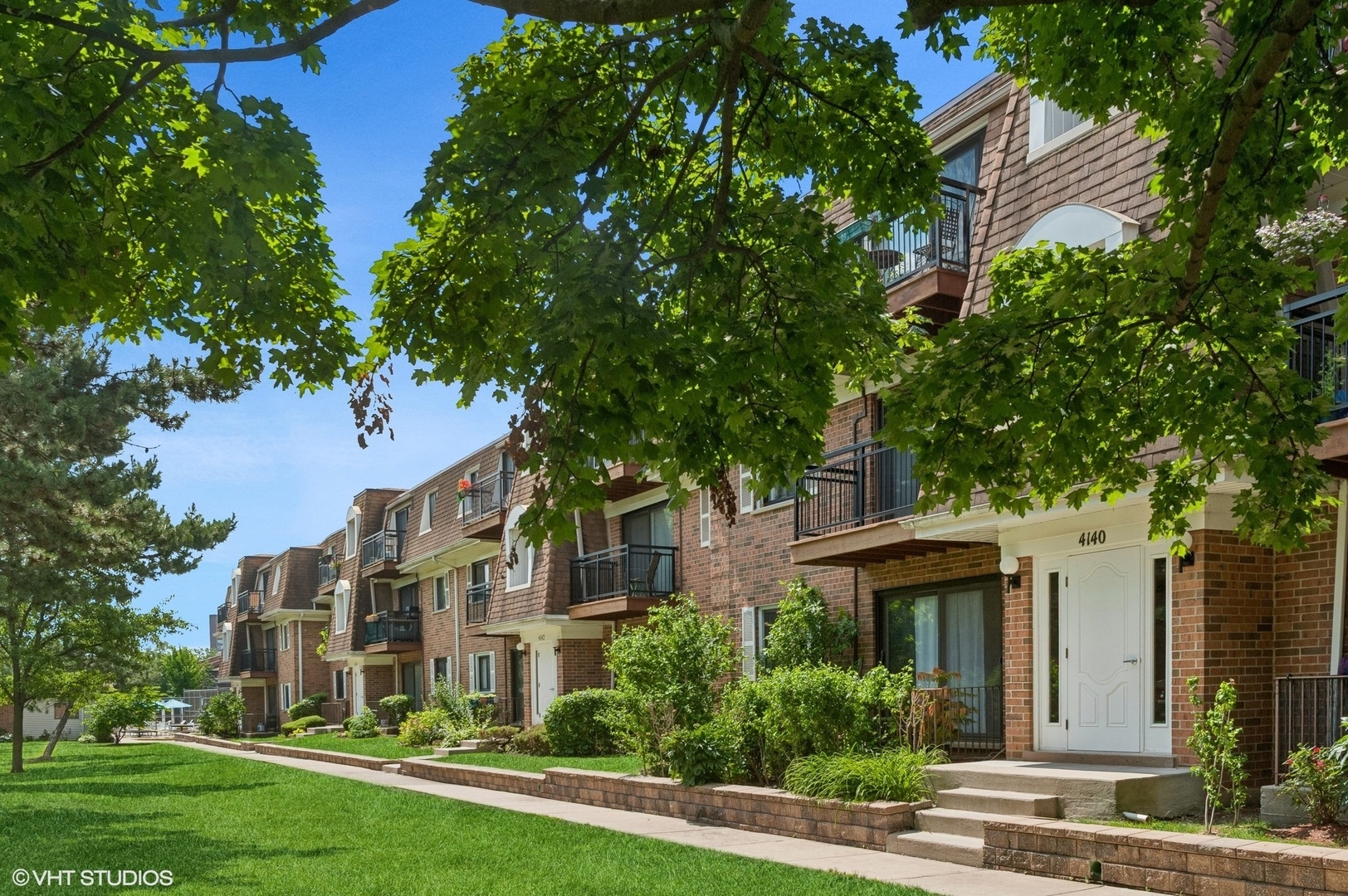 Property Photo: 4140 Cove Lane B IL 60025