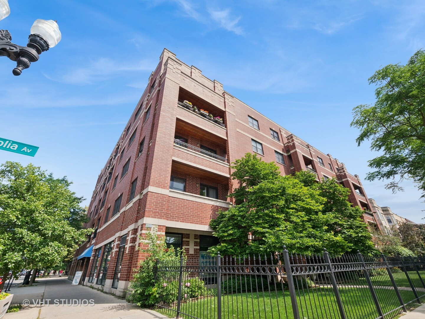 Property Photo: 4553 N Magnolia Avenue 205 IL 60640