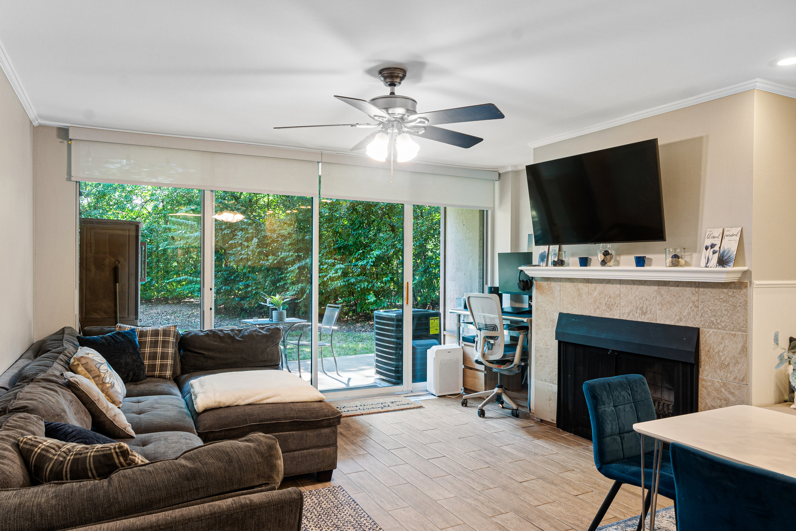 Property Photo: 1811 Four Lakes Avenue 1H IL 60532