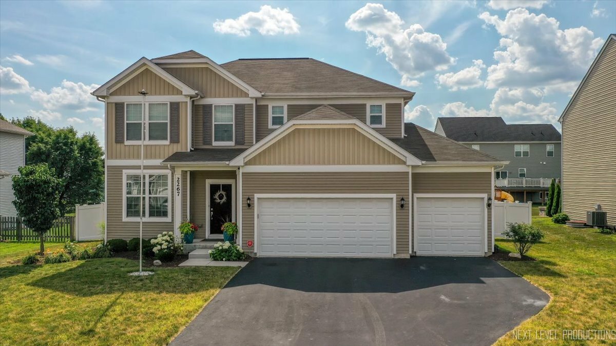 Property Photo: 2267 Lundquist Drive IL 60503