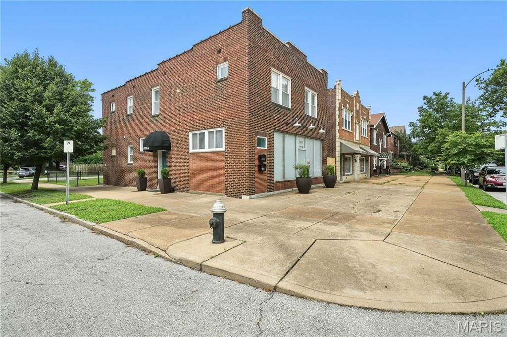 Property Photo: 6020 Southwest Avenue MO 63139