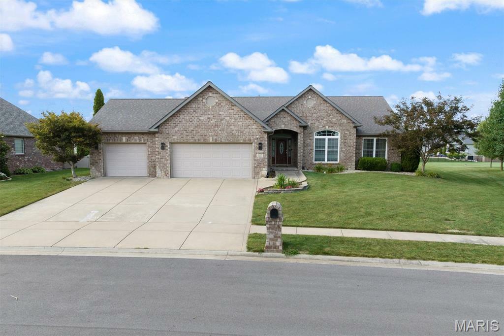 Property Photo: 437 Marbleton Circle IL 62269