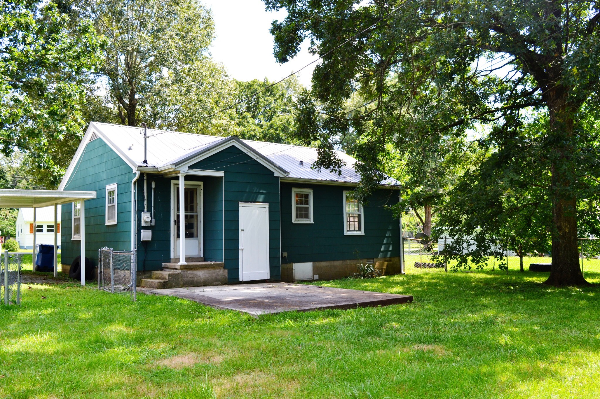 Property Photo: 1203 Woodland Dr TN 37355