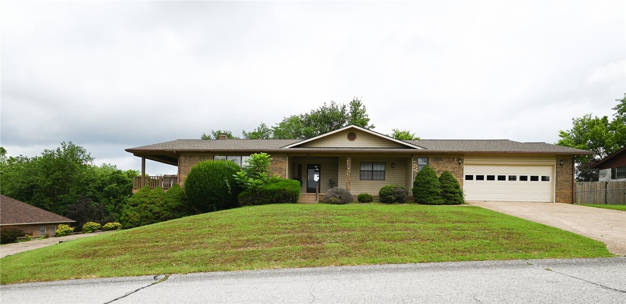 Property Photo: 109 W Watts Street AR 72601