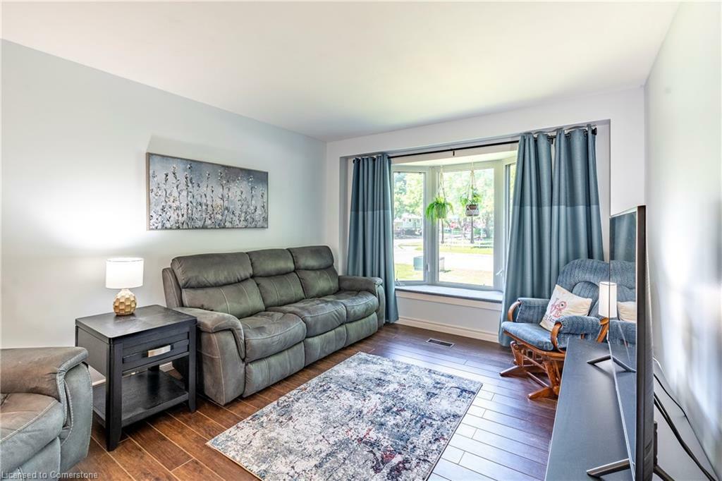 Property Photo: 4 Tamarack Court ON N3C 3A8