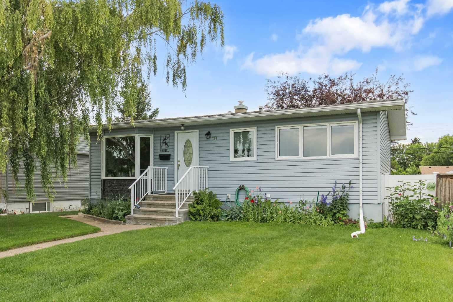 Property Photo: 734 10 Street N AB T1H 2E3