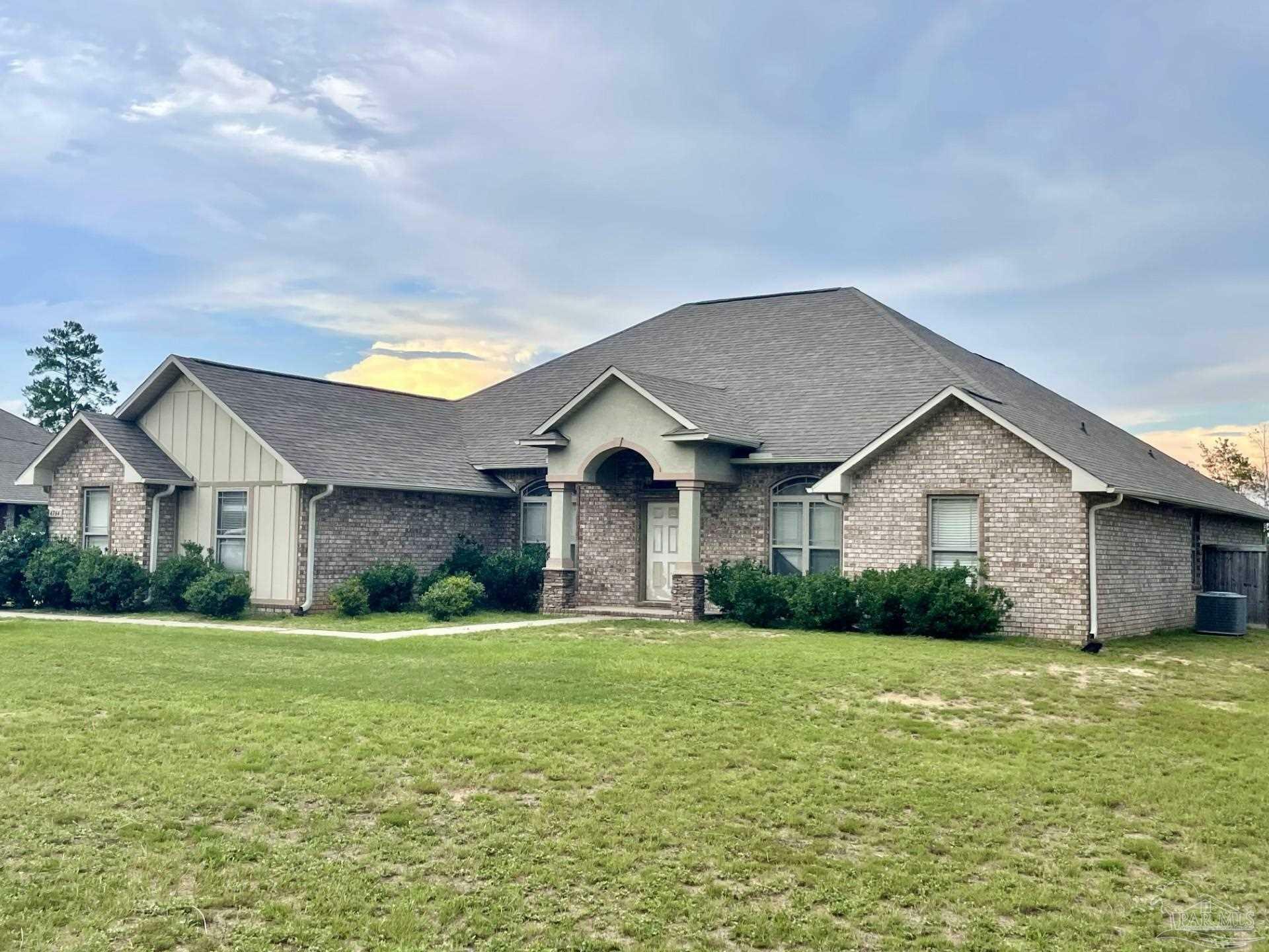 Property Photo: 4764 Nichols Creek Rd FL 32583