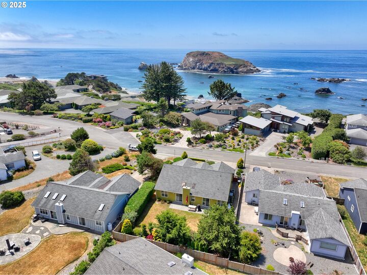 Property Photo: 96343 Dawson Rd OR 97415