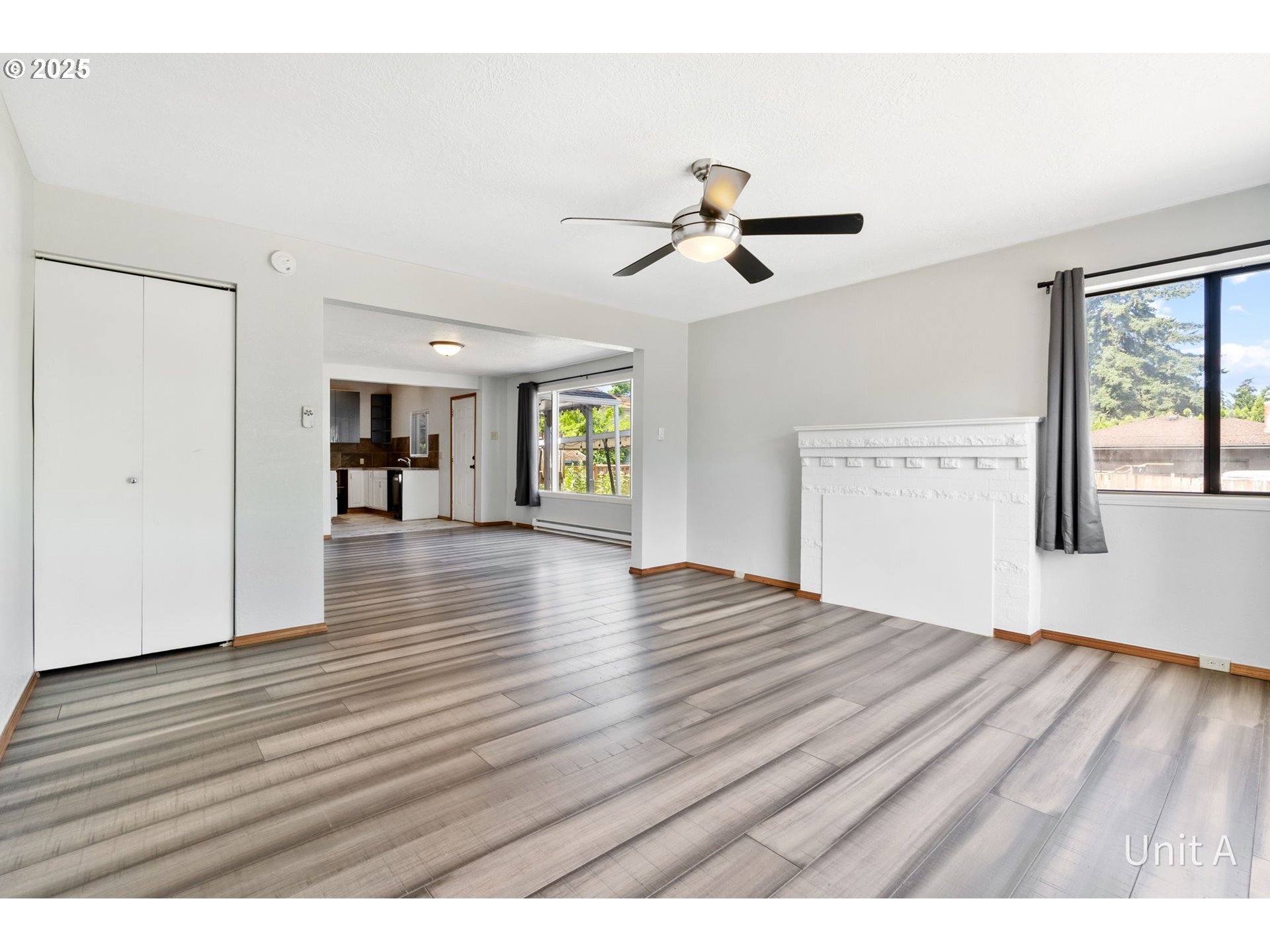 Property Photo: 13810 SE Knight St OR 97236