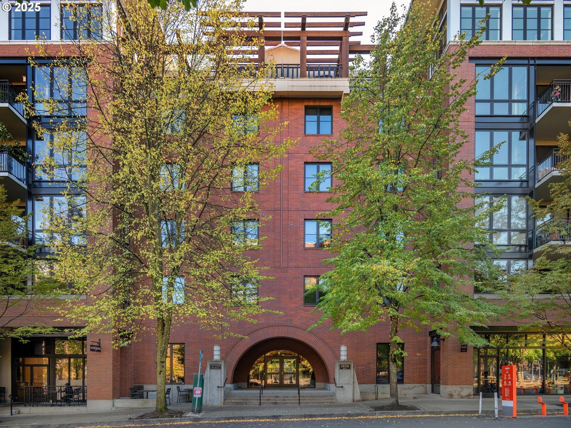 Property Photo:  725 NW 10th Ave 503  OR 97209 
