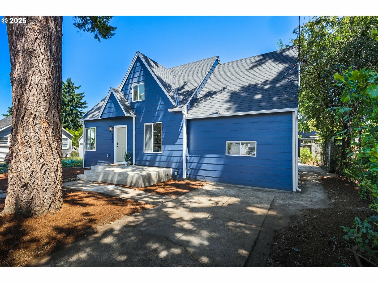 Property Photo:  6604 SE 68th Ave  OR 97206 